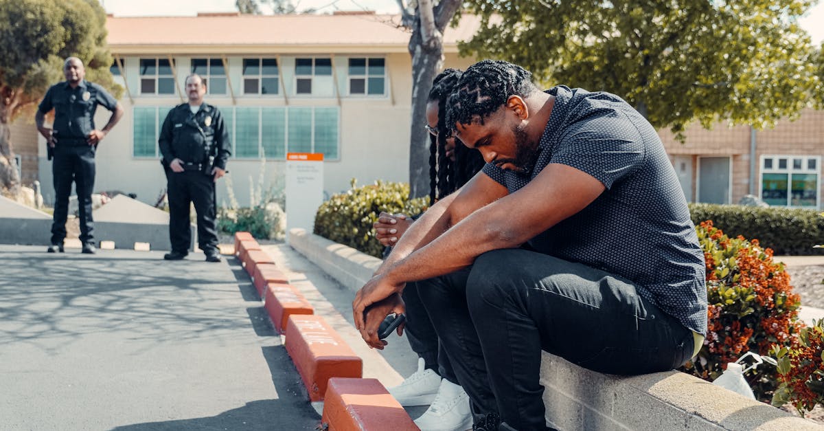 锄除烟草活动对烟草工业和执法机构的挑战是什么?